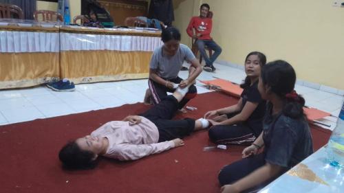 Pelatihan Pertolongan Pertama Anggota PMR Wira SMAN 2 Semarapura