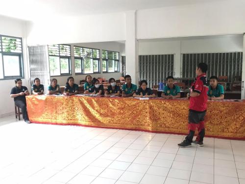 Memberikan Pelatihan Pertolongan Pertama, Pelatihan Tutor Sebaya Anggota PMR Wira SMAN 3 Amlapura