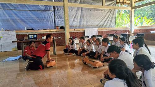 Memberikan Materi dan Praktek pertolongan Pertama kepada Calon Anggota KSR-PMI Unit STIKOM Bali 