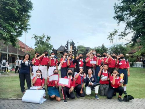 Anggota PMR Madya SMPN 1 Semarapura