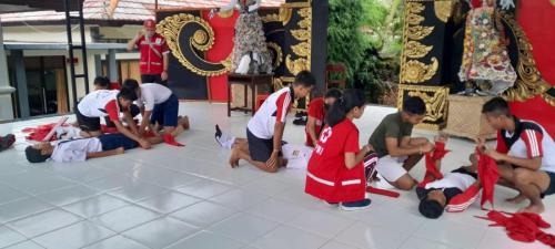 Latihan Pertolongan Pertama Anggota Pramuka Penggalang SMPN 3 Semarapura