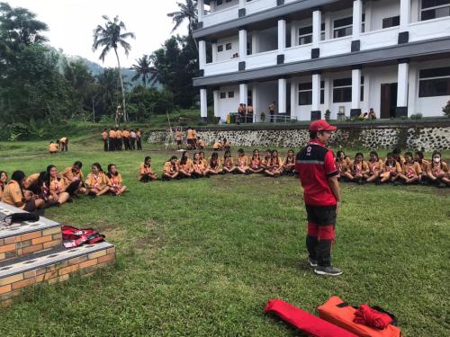 Memberikan Materi Orientasi PMR, Materi Pertolongan Pertama