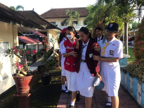 Petugas Kesehatan Upacara Bendera