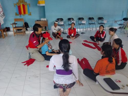 Latihan Pertolongan Pertama PMR Wira SMK Pariwisata PGRI Klungkung