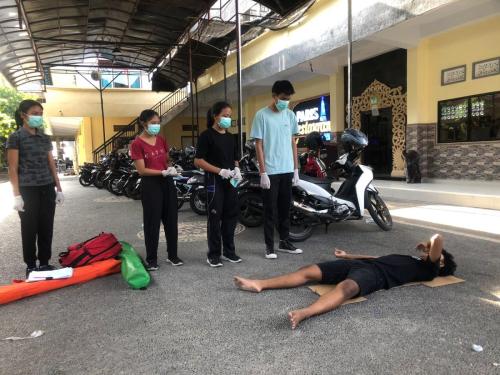Pelatihan-Pertolongan-Pertama PMR  Wira SMA PARIS
