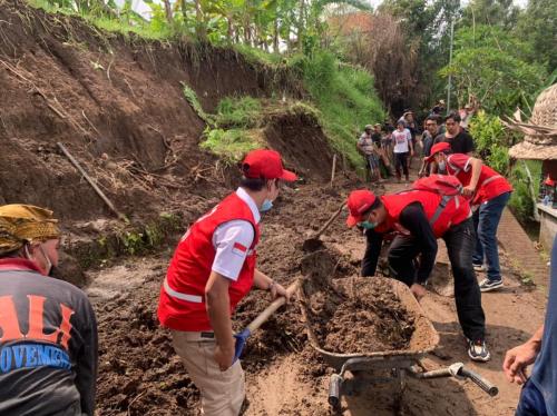 Tanah Longsor di Dusun Takedan Desa Selat - Klungkung